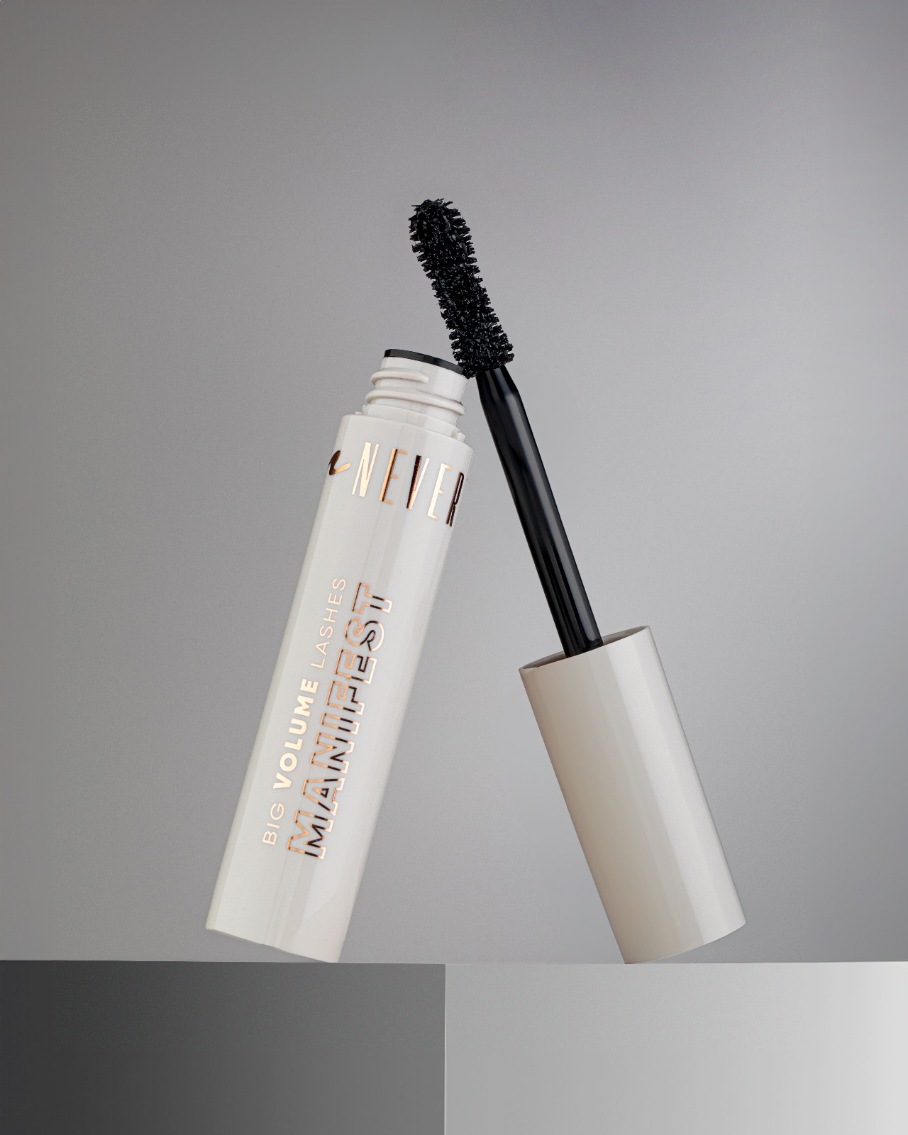 Neverti Big Volume Lashes Manifest Mascara